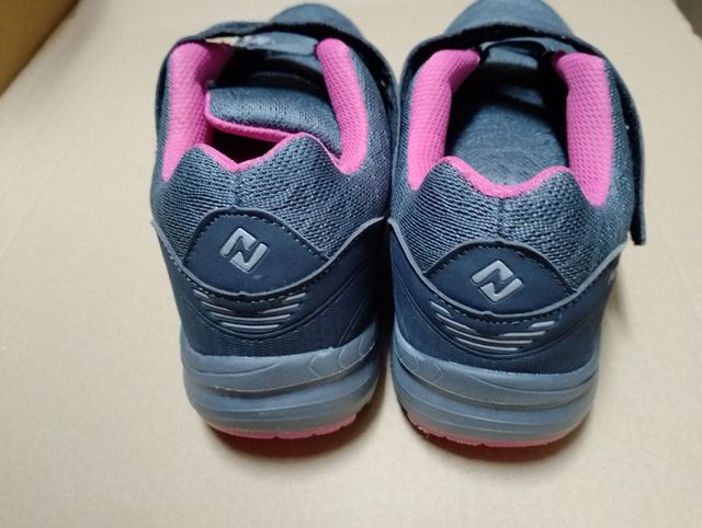 Zapatillas deportivas velcro nuevas