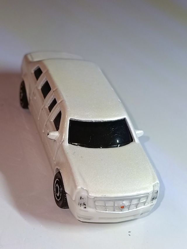 LIMUSINA CADILLAC ONE 1/64 MATCHBOX