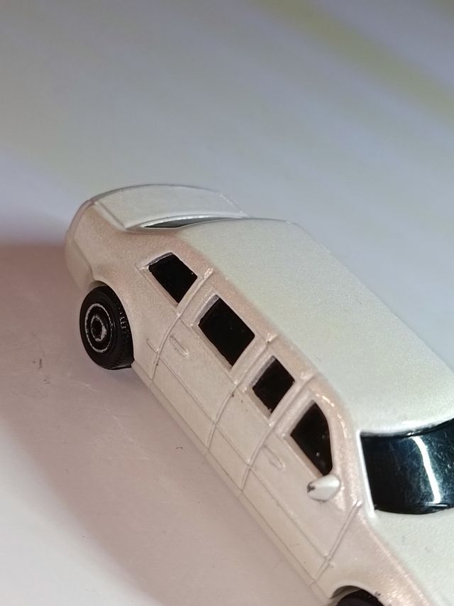 LIMUSINA CADILLAC ONE 1/64 MATCHBOX