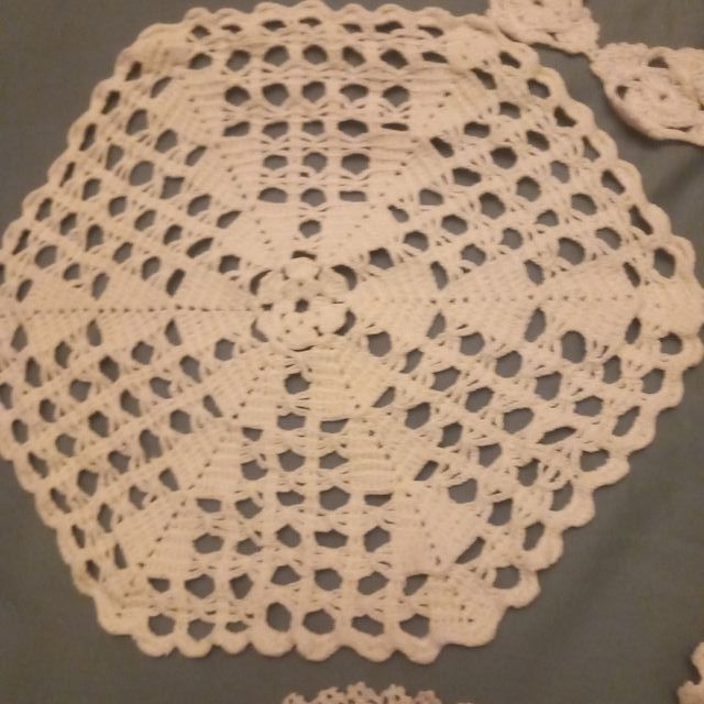 Set di tappeti all'uncinetto