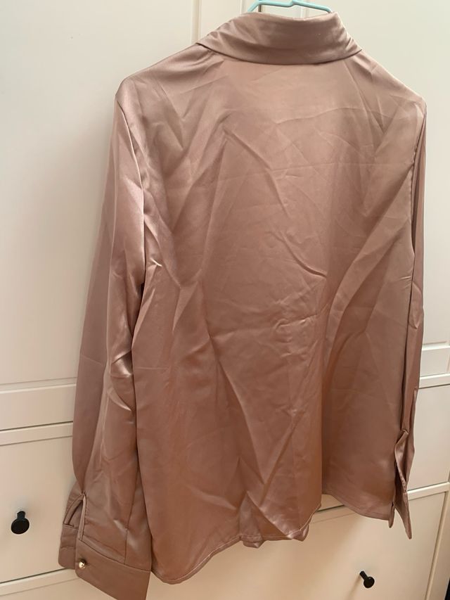 Camisa de raso T- M ( Nueva)