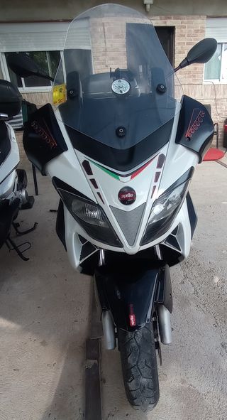 APRILIA SR MAX 300