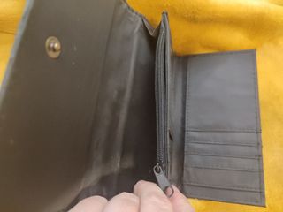 Monedero negro entramado