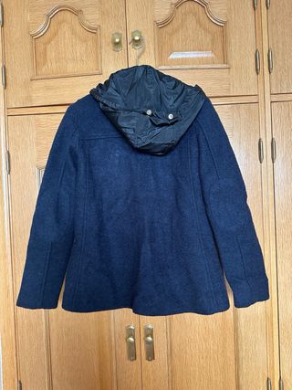Abrigo Zara Abriga mucho