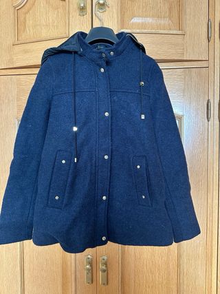 Abrigo Zara Abriga mucho