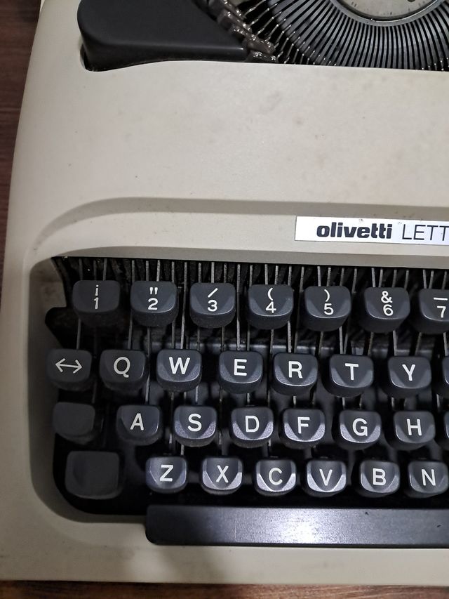 Máquina de escribir olivetti Lettera 10