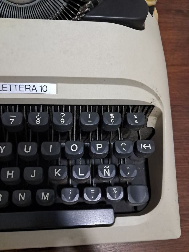 Máquina de escribir olivetti Lettera 10