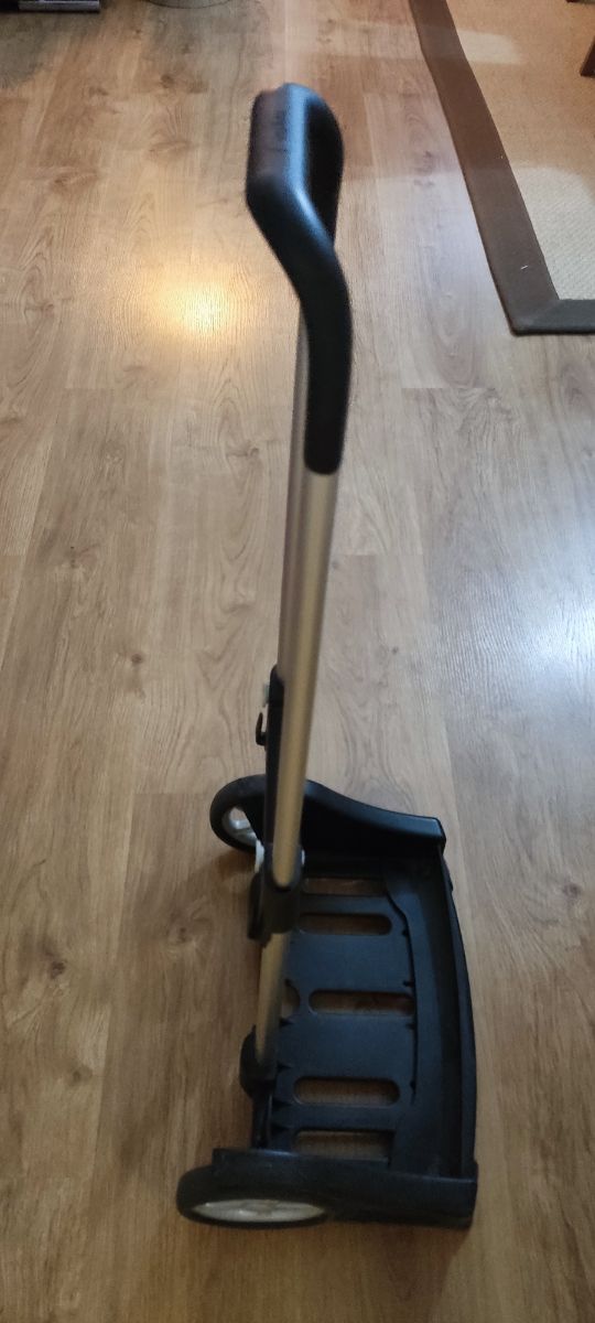 Soporte con ruedas para mochila de coleg