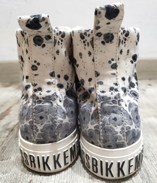 Bikkembergs sneakers.