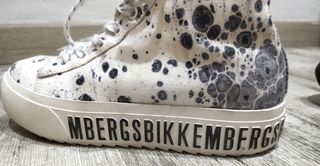 Bikkembergs sneakers.