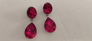 Pendientes de lágrima roja
