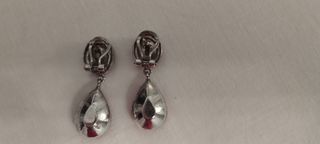 Pendientes de lágrima roja
