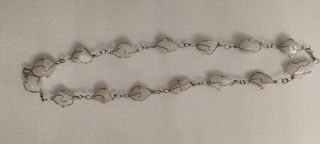 Collar de piedras blancas