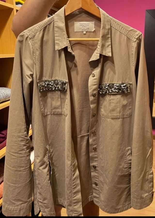 Sobre camisa de Zara