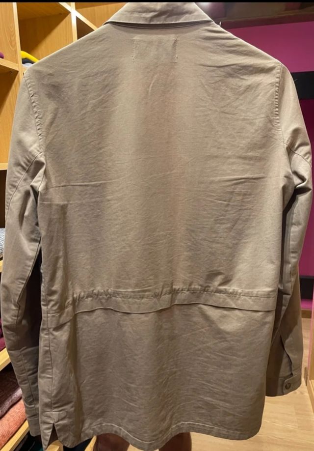 Sobre camisa de Zara