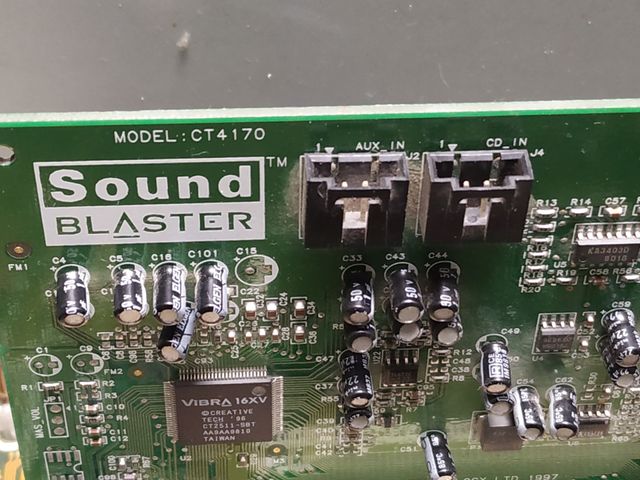 Computer retrò Pentium MMX 64 MB di RAM con Windows 98