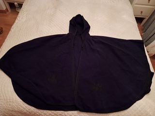 Capa corta lana negra con bordados