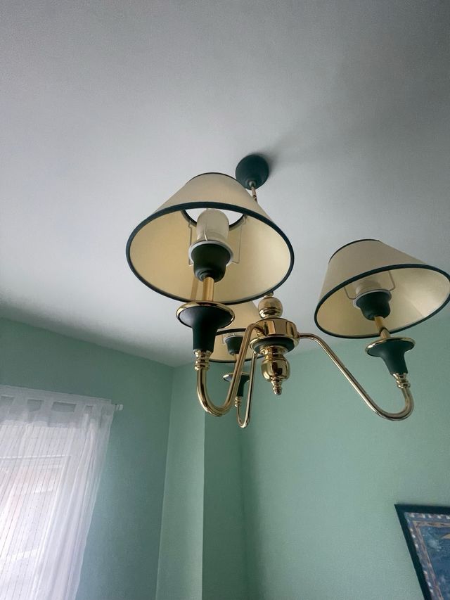 Juego de lámpara de techo y mesilla