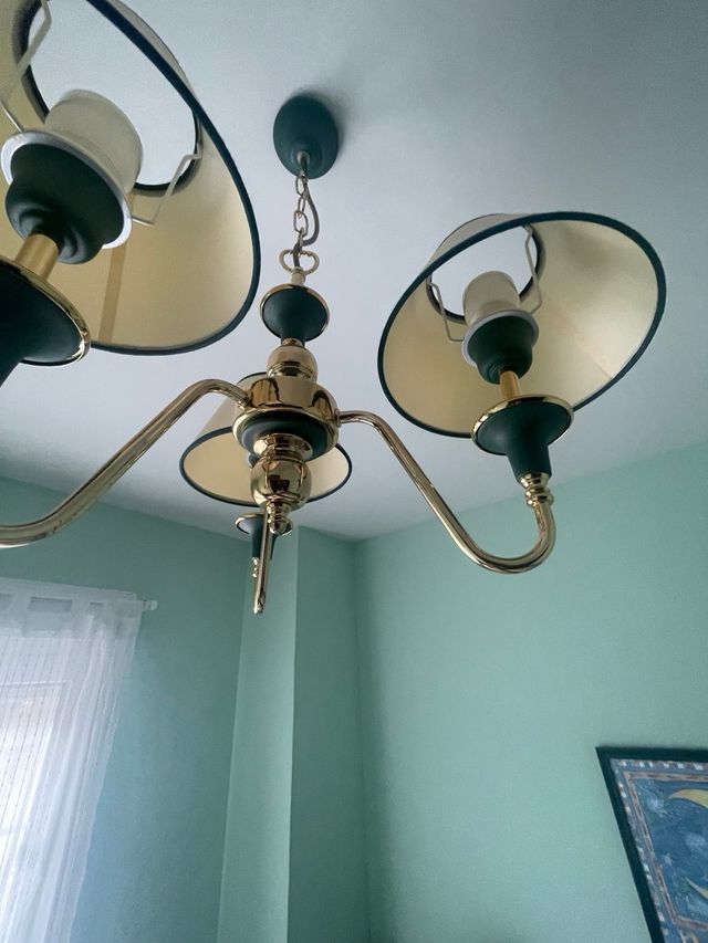 Juego de lámpara de techo y mesilla