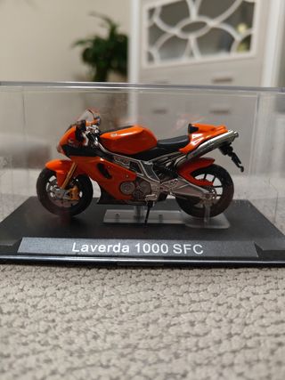 Moto escala 1/24 Laverda 1000 SFC