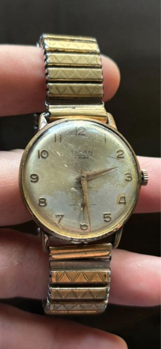 Reloj Titan 17 rubis chapado oro