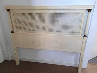 Cabecero y piecero de madera y rejilla ratán
