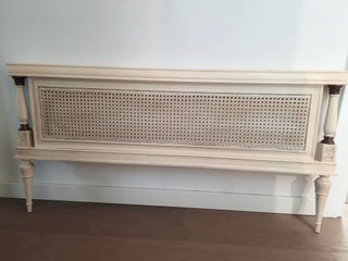 Cabecero y piecero de madera y rejilla ratán