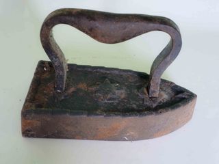 Dos planchas antiguas de hierro