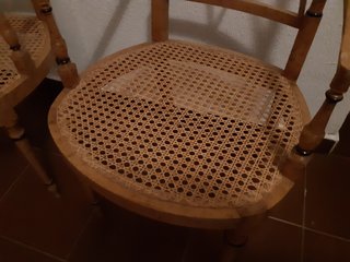 Pareja de sillas de madera antiguas de ratán
