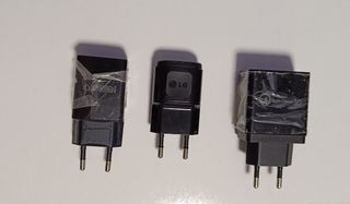 Tres cargadores originales de LG, Alcatel