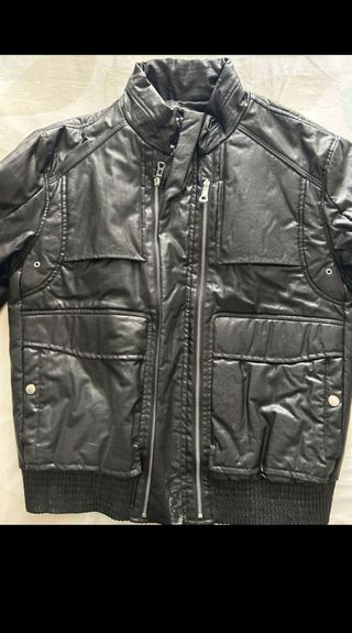 Cazadora NEGRA PERFECTA XL ZARA 1 uso PERFECTA 17€