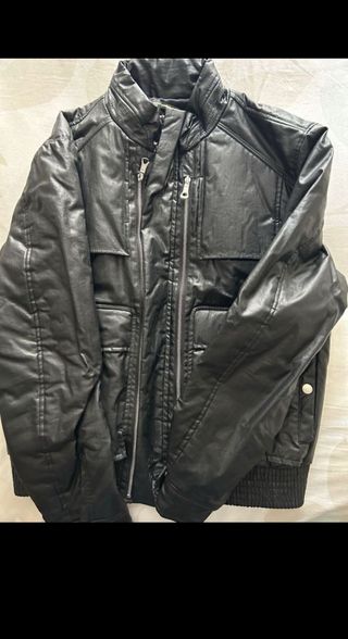 Cazadora NEGRA PERFECTA XL ZARA 1 uso PERFECTA 17€