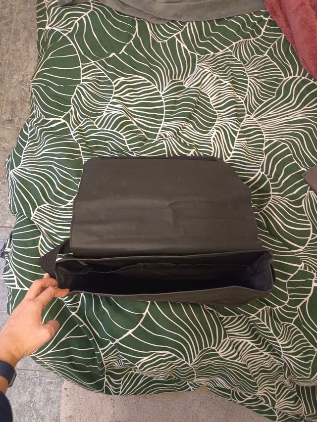 Maletín y bolsa Make the change be the change