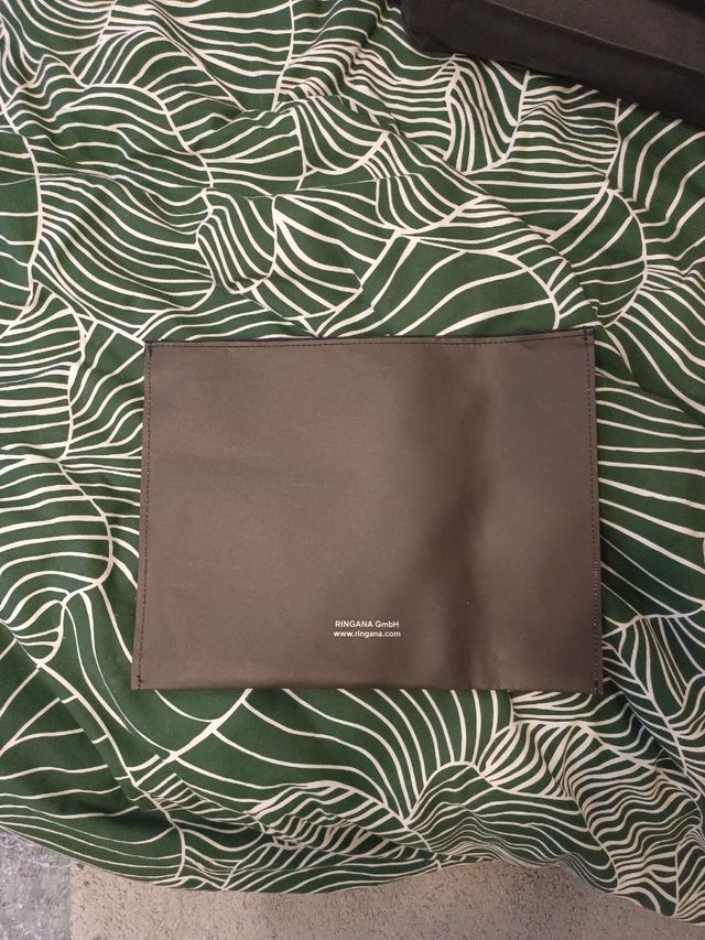 Maletín y bolsa Make the change be the change