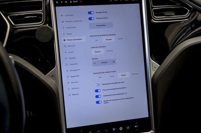 Tesla Model  S   90D 4WD