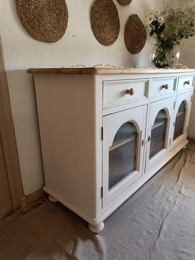 Mesa  blanca y madera