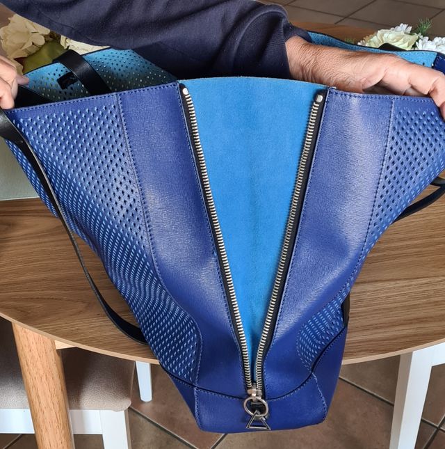 Borsa pelle Iceberg blu.