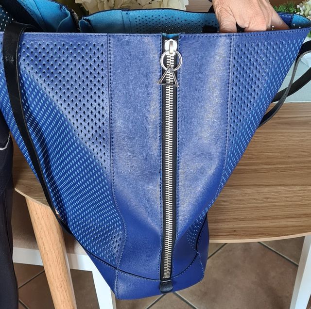 Borsa pelle Iceberg blu.