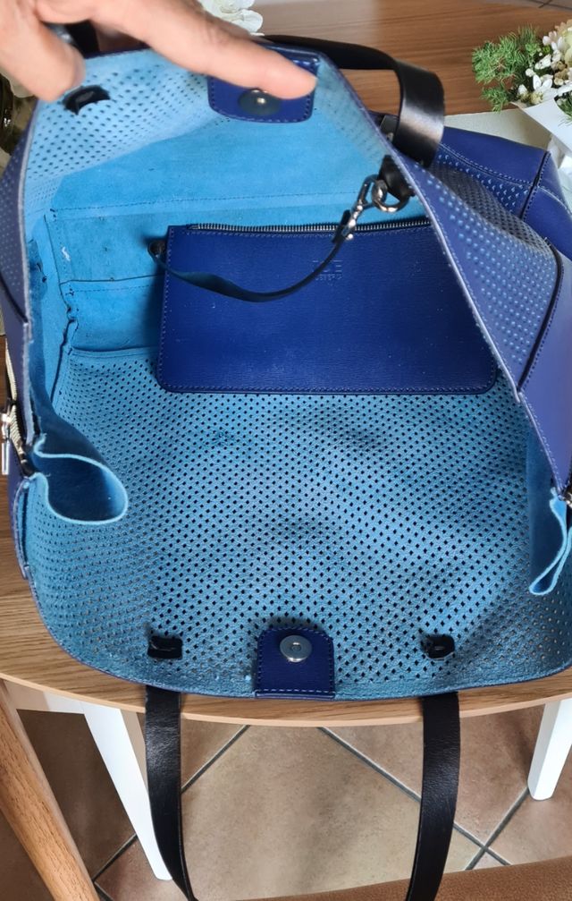 Borsa pelle Iceberg blu.
