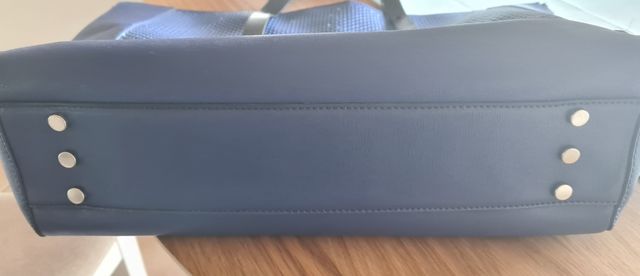Borsa pelle Iceberg blu.