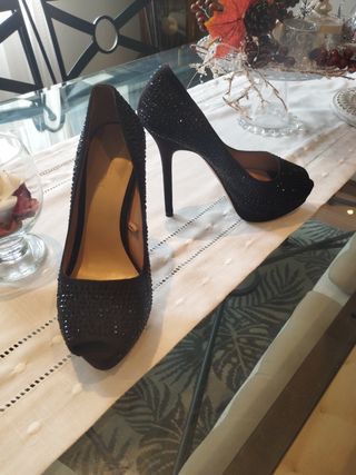 Zapatos negros fiesta taconazo