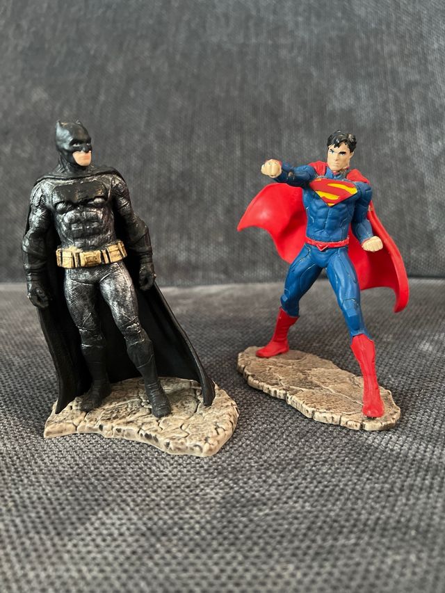 Figuras batman y superman