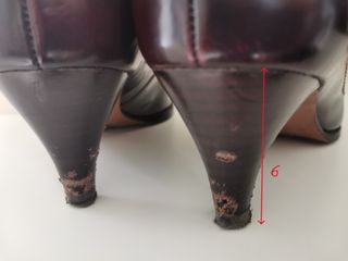 Zapatos de tacón de piel color vino