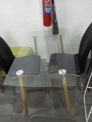 SILLAS NORDICAS Y MESA