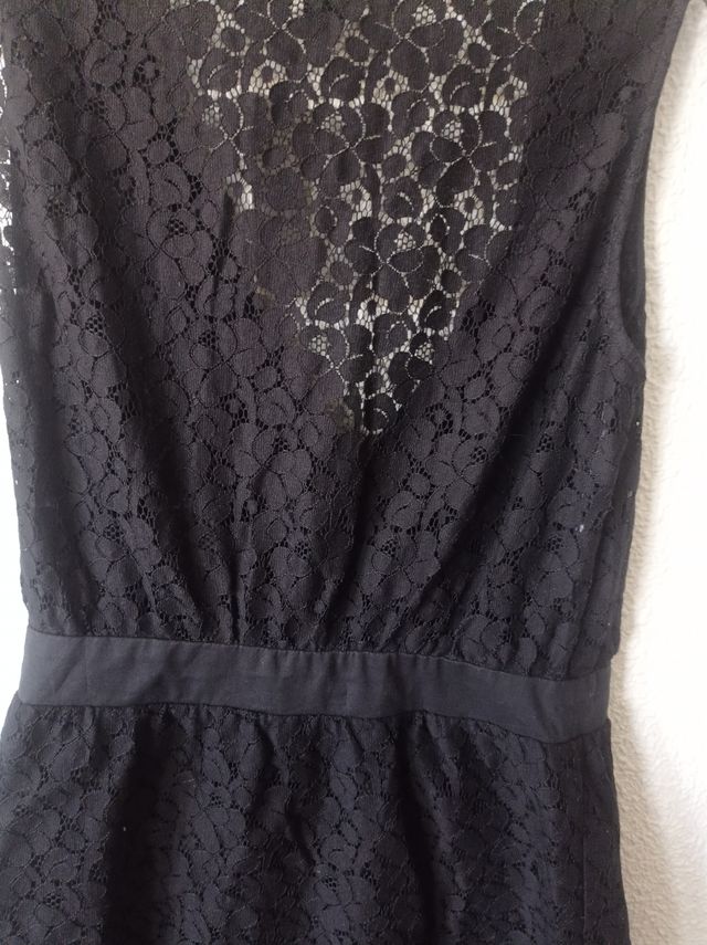 Vestido negro de encaje