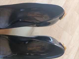 Zapatos Louis Vuitton charol negro.