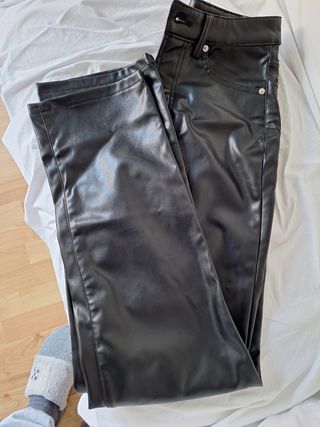 Pantalón simil piel forrado