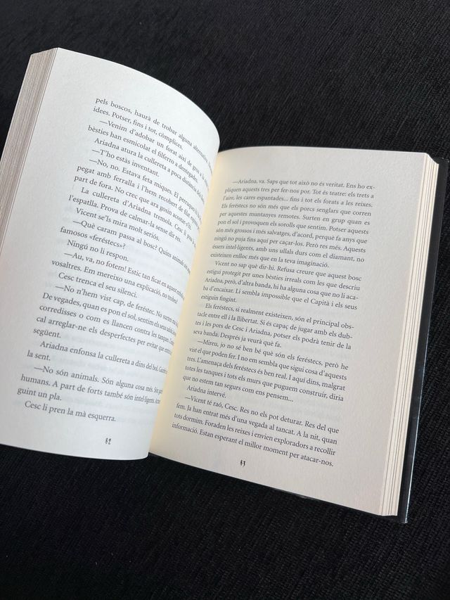 Ullals (Lluna roja) (Catalan Edition)