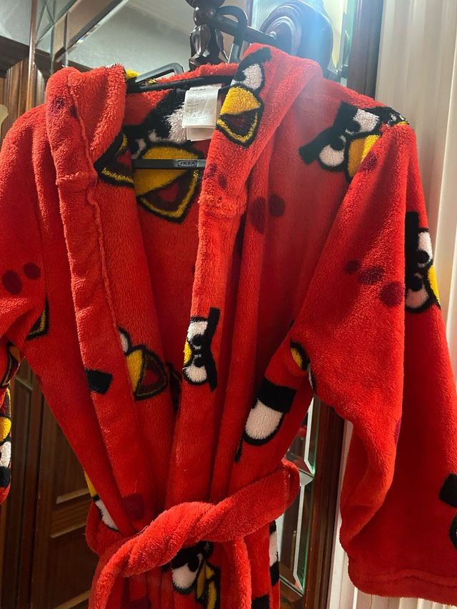 Bata infantil Angry Birds y regalo de Albornoz .