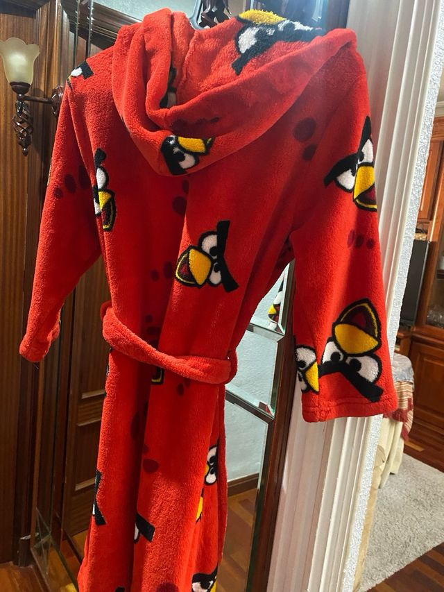 Bata infantil Angry Birds y regalo de Albornoz .